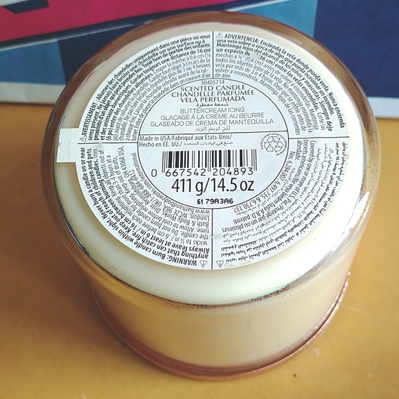 HTF🔥Bath & Body Works Buttercream Icing 3-Wick Candle🧁 - Picture 3 of 4